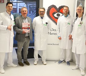Freuen sich am Dienstag, 11. November, auf ihre Gäste im Diakonie Klinikum Jung-Stilling: Die Chefärzte Professor Dr. Dursun Gündüz (Mitte) und Privatdozent Dr. Damir Erkapic (links), die Oberärzte Dr. Werner Meyners und Marko Aleksic (von rechts) sowie Günter Nöll, ehrenamtlicher Beauftragter der Deutschen Herzstiftung. 