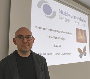 Über Therapien bei Erkrankungen der Schilddrüse informierte Privatdozent Dr. Deniz Kahraman beim „Siegener Forum Gesundheit“ in der Cafeteria des Diakonie Klinikums Jung-Stilling. 